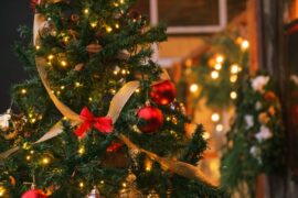 子ども会　クリスマスプレゼントを配布